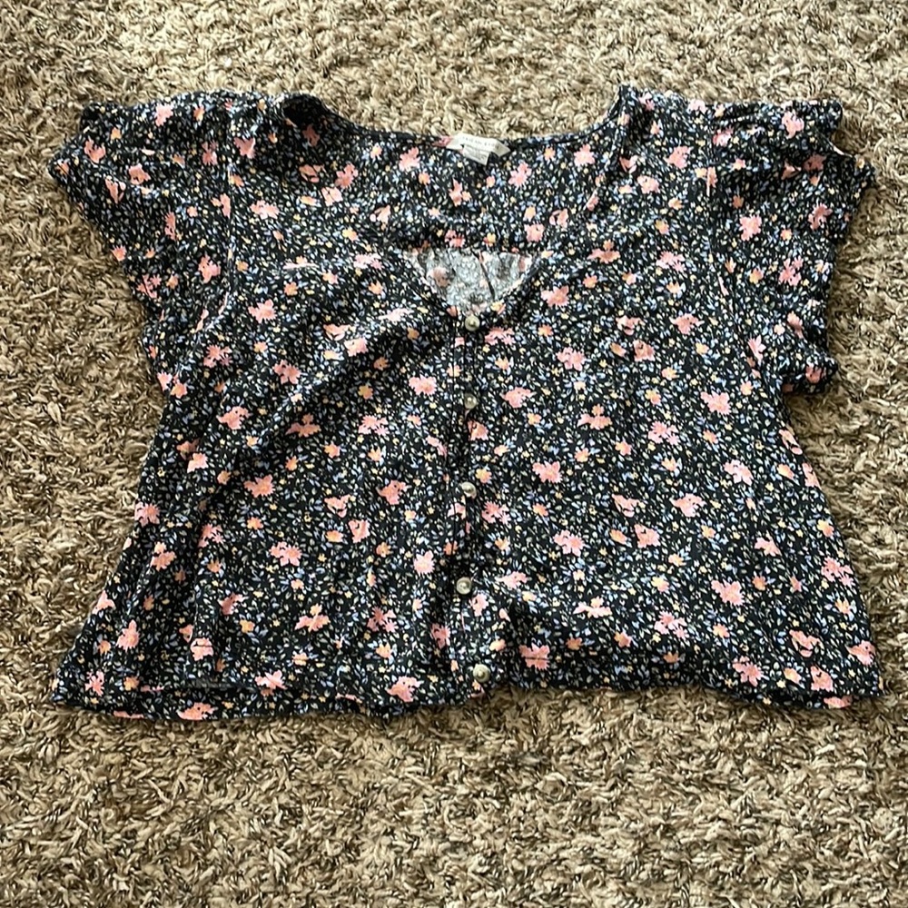 American eagle floral flutter sleeve cropped top